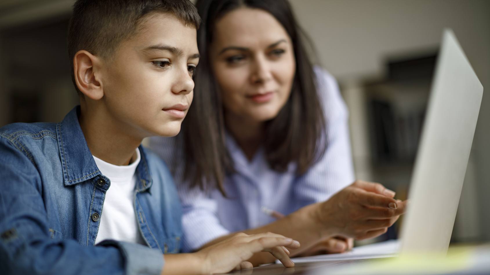 How digital technology is helping parents to increase parental engagement in student’s success?